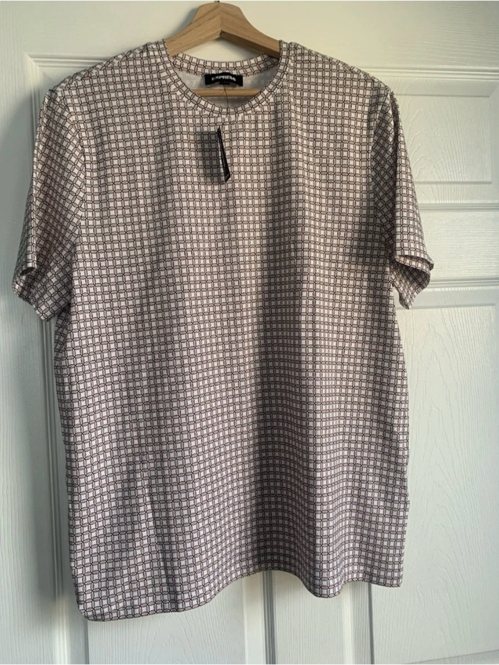 Express menβs Geometric Chain Link Print Short Sleeve Top - Size L